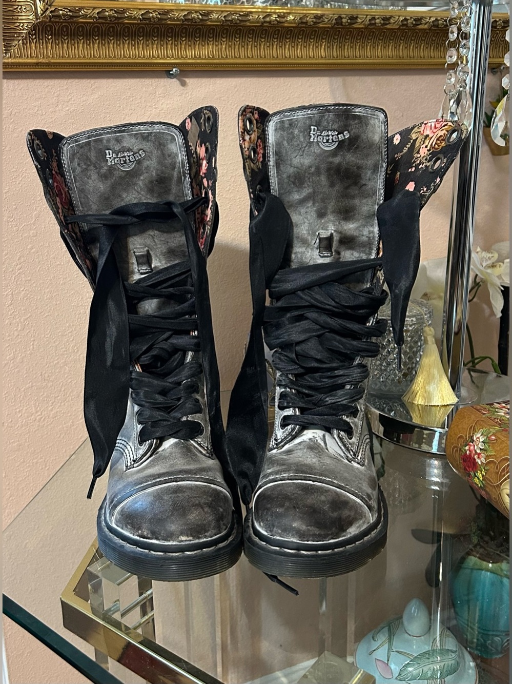 Dr. Martens Triumph 1914 Gray Distressed Floral-Lined Lace-Up Combat Boot Size 9 - Picture 3 of 16